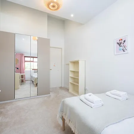 Apartment Classy White By Oneapartments *